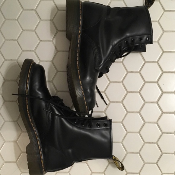 Dr. Martens Shoes - Matte black doc martens